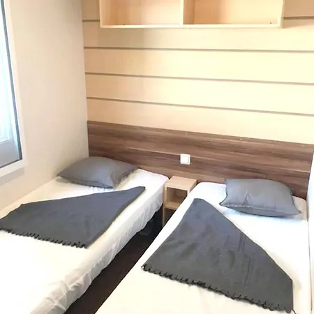 Bungalow De 3 Chambres A Jean De Monts Avec Piscine Partagee Et Jardin Amenage