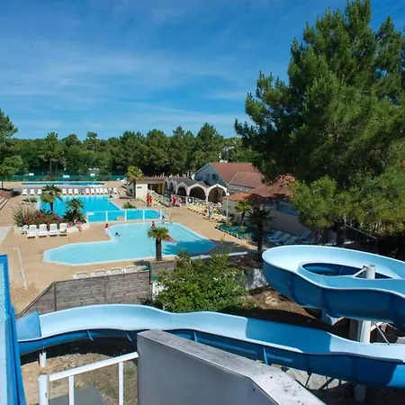 Casa vacanze Bungalow De 3 Chambres A Jean De Monts Avec Piscine Partagee Et Jardin Amenage *